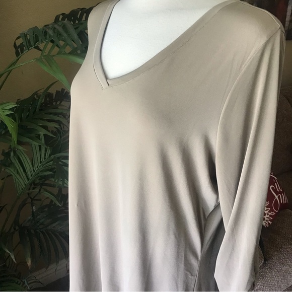 Susan Graver v-neck pullover stretch top - Picture 5 of 6